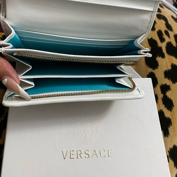 SOLD! Versace Rare Vintage Wallet - Picture 2 of 3